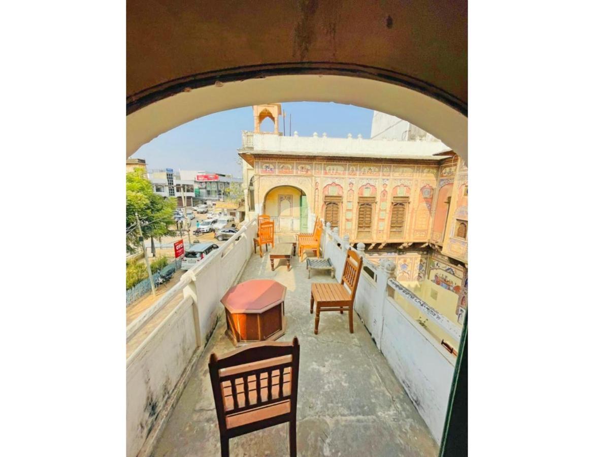 Апартаменты Singhasan Haveli, Мандава Экстерьер фото