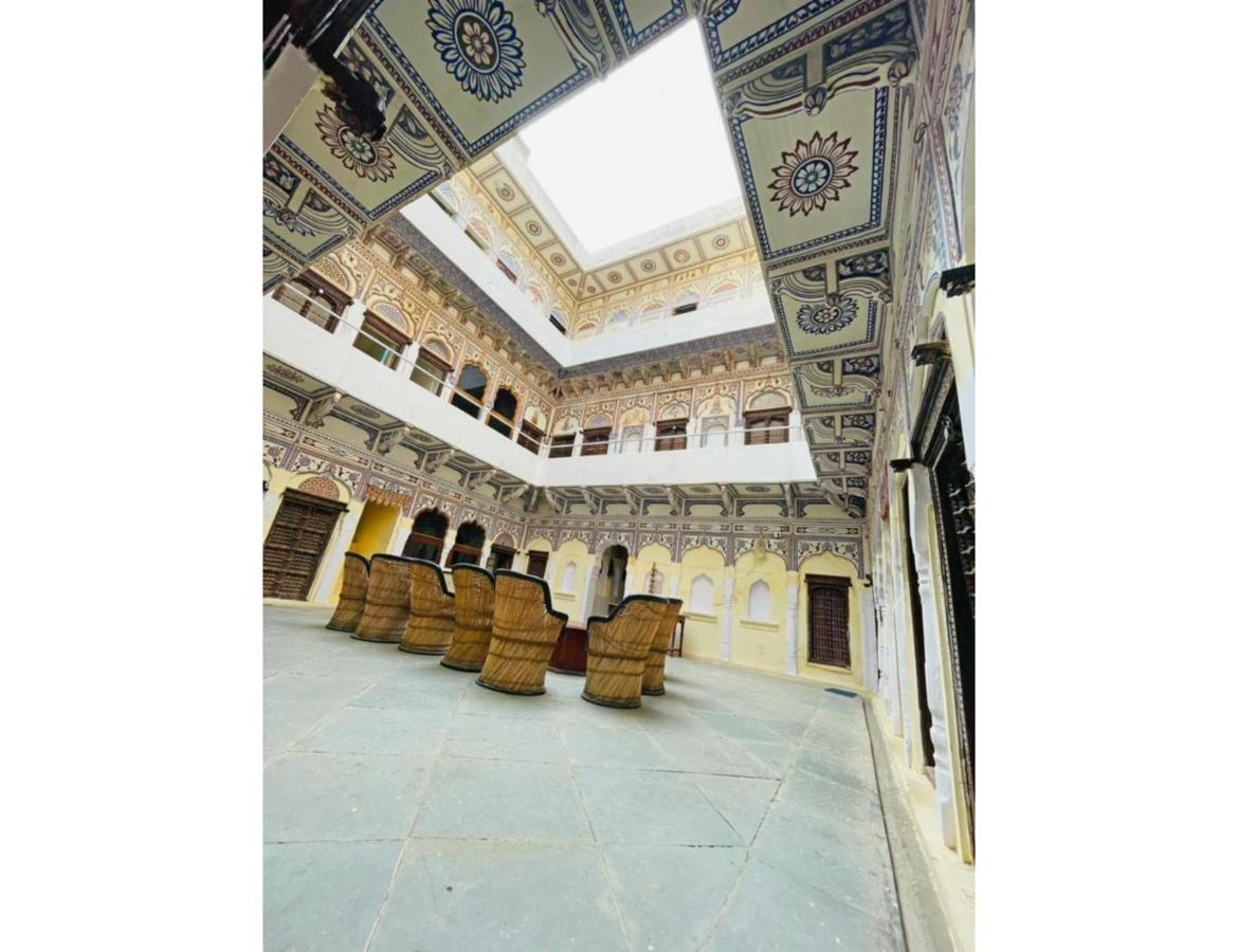 Апартаменты Singhasan Haveli, Мандава Экстерьер фото