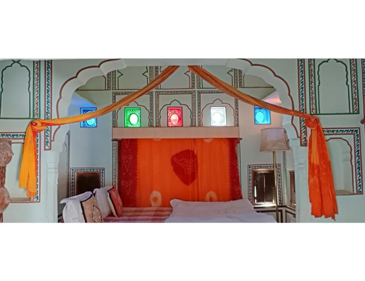 Апартаменты Singhasan Haveli, Мандава Экстерьер фото
