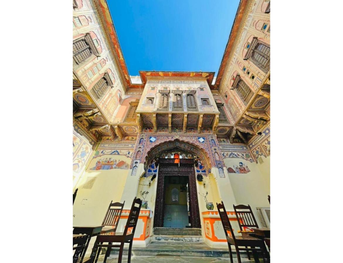 Апартаменты Singhasan Haveli, Мандава Экстерьер фото