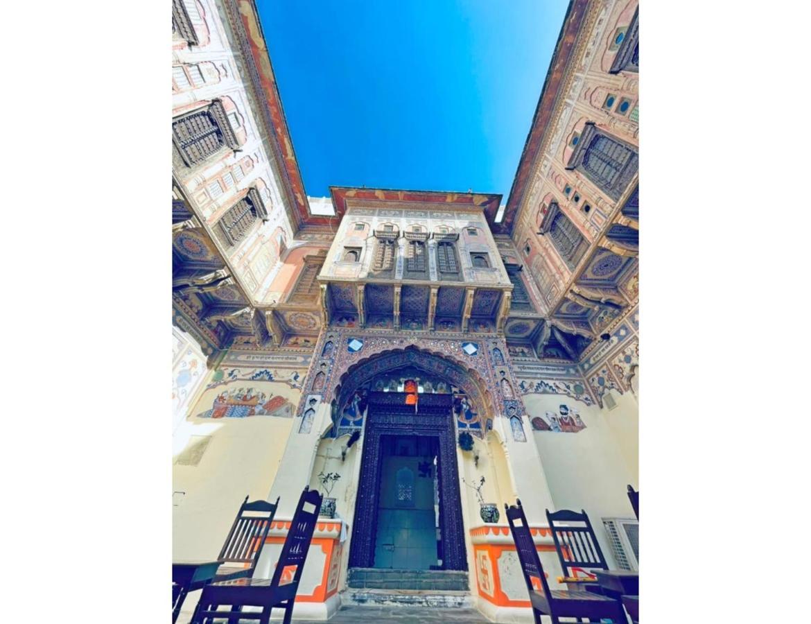 Апартаменты Singhasan Haveli, Мандава Экстерьер фото