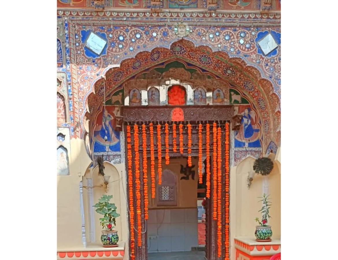 Апартаменты Singhasan Haveli, Мандава Экстерьер фото