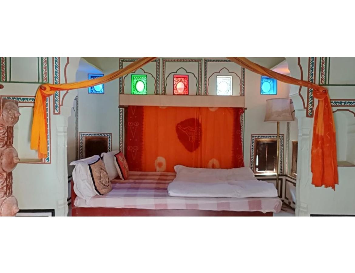 Апартаменты Singhasan Haveli, Мандава Экстерьер фото