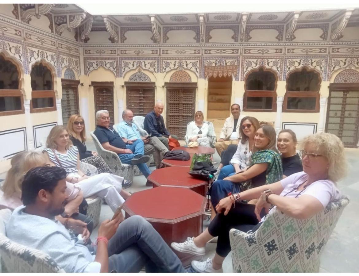 Апартаменты Singhasan Haveli, Мандава Экстерьер фото